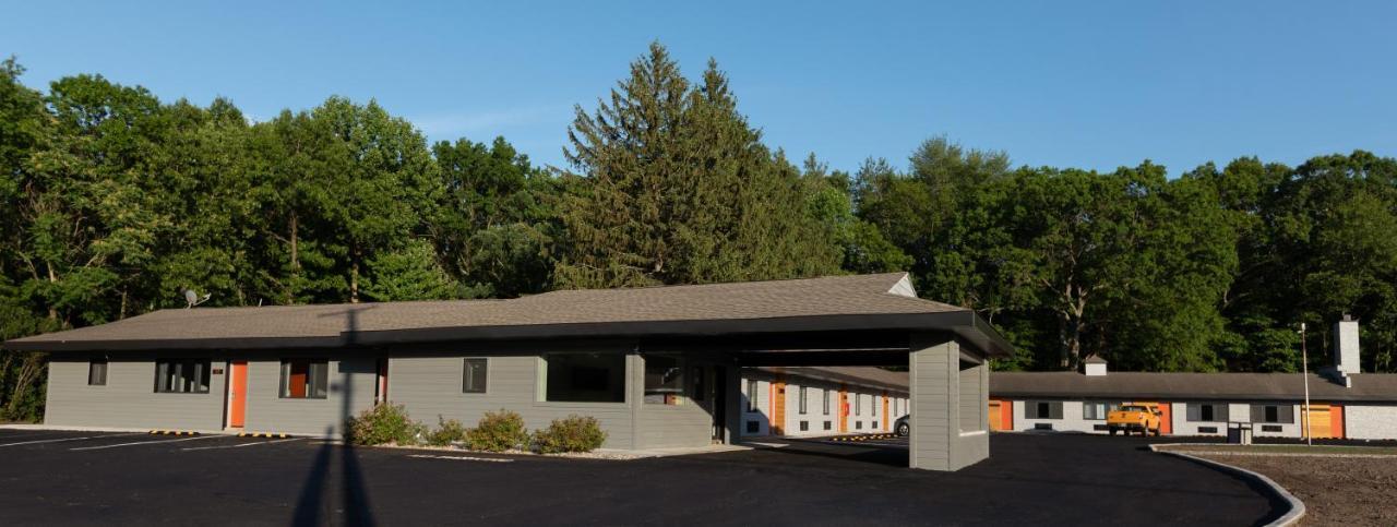 4411 Inn & Suites Michigan City Exterior photo
